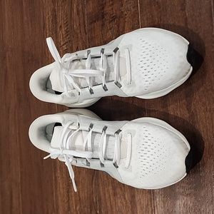 Nike Mens Air Zoom Vomero 16 Running Shoe